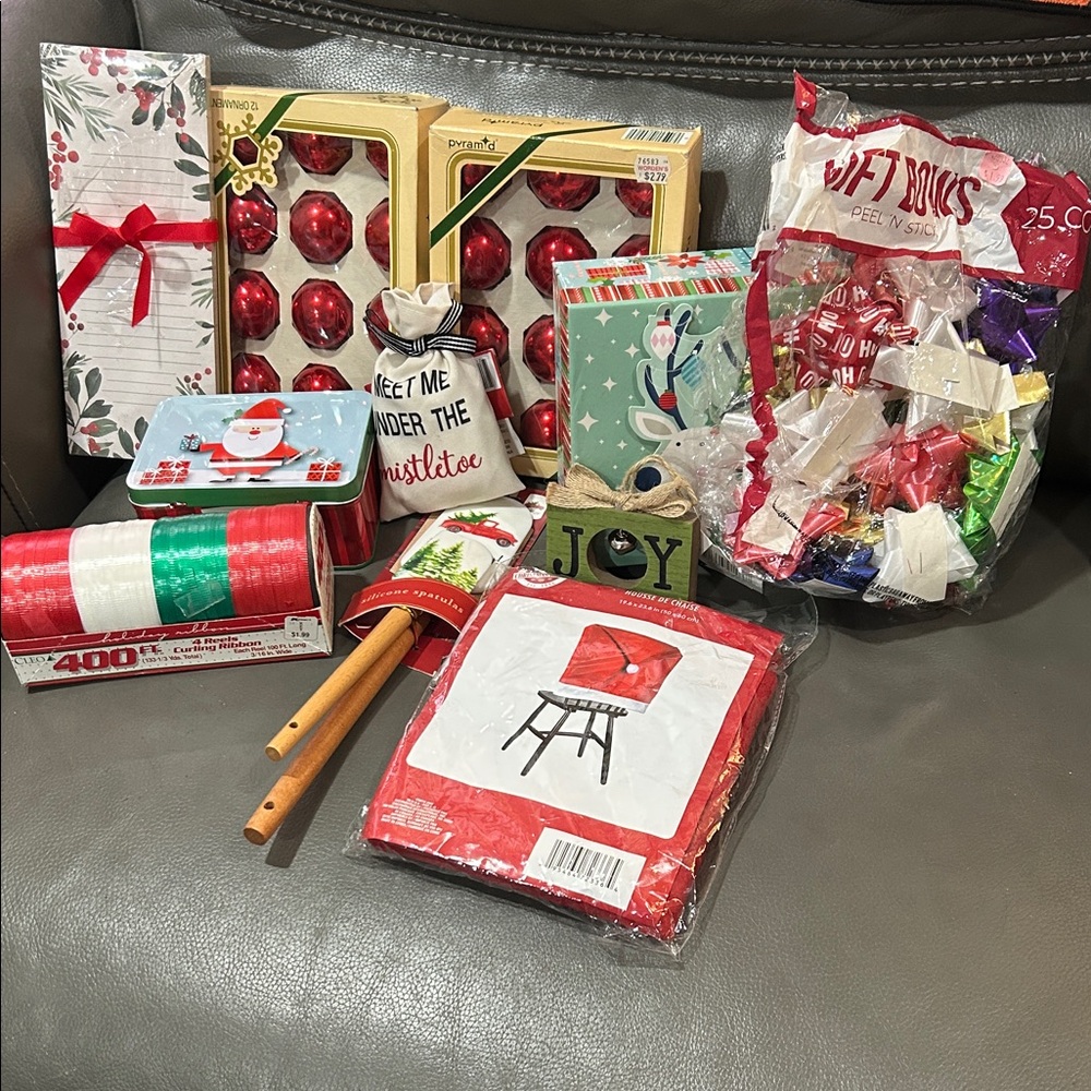 Festive Holiday Christmas Decor Bundle, 11 items
